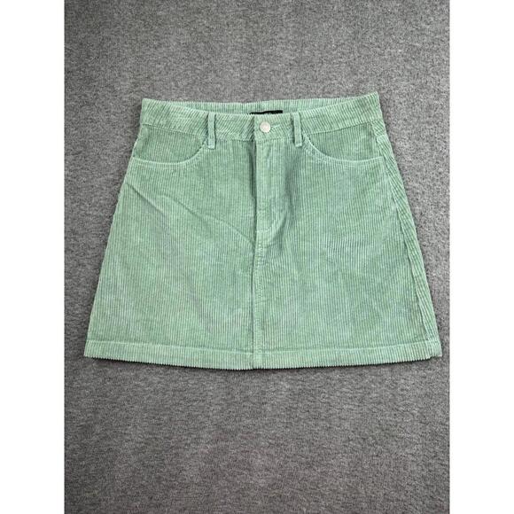 Forever 21 Dresses & Skirts - Forever 21 Green Corduroy Mini Skirt with Front and Back Pockets Size Medium